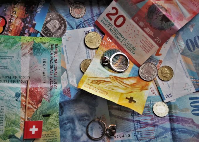 Die Schweizer Wirtschaft muss sich womöglich bald mit weniger Umsätzen zufrieden geben. (Symbolbild) schweizer wirtschaft