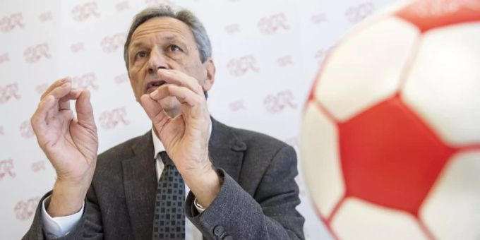 Der SFV um Präsident Dominic Blanc informiert am Dienstag, inwiefern der Spielbetrieb im Amateurbereich wegen dem Coronavirus eingeschränk ist. SFV Präsident Blanc Coronavirus