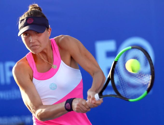 Leonie Küng im Einsatz gegen Magda Linette im Final von Hua Hin. Leonie Küng