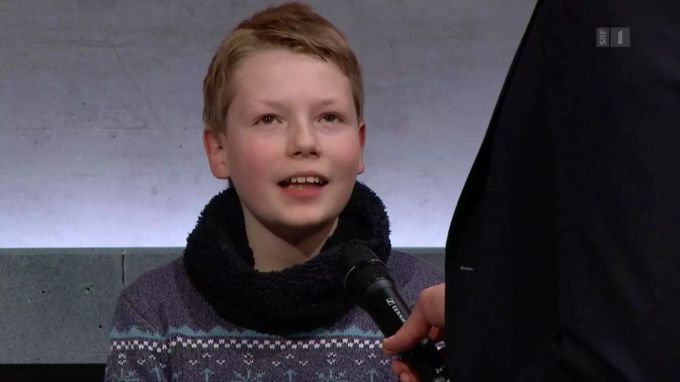 Der 13-Jährige erklärte dem TV-Publikum den Grund für die Schulschliessungen. arena