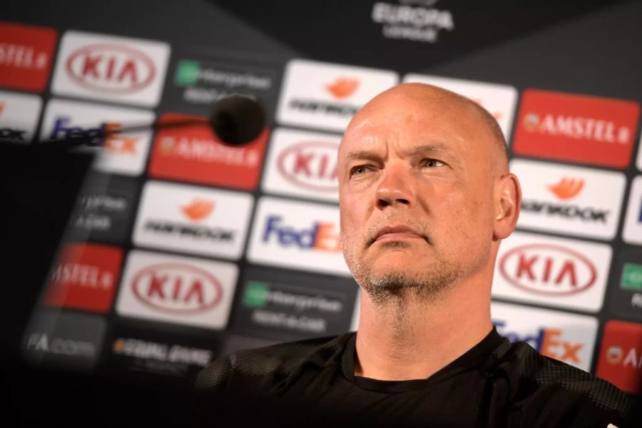 Trainer Uwe  Rösler