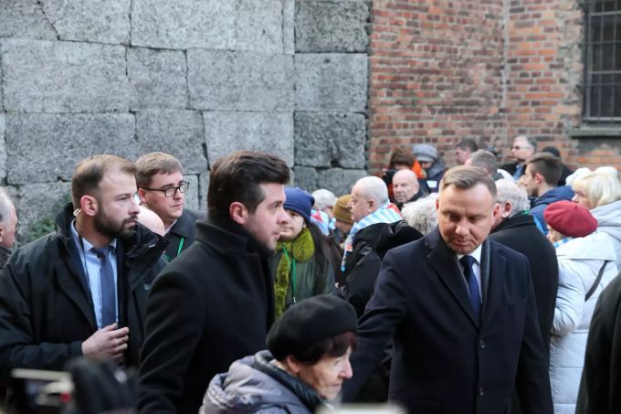 Polens Präsident Andrzej Duda (r.) war ebenfalls unter den Anwesenden. duda