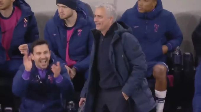 José Mourinho Erst Glücklich Dann Fuchsteufelswild 