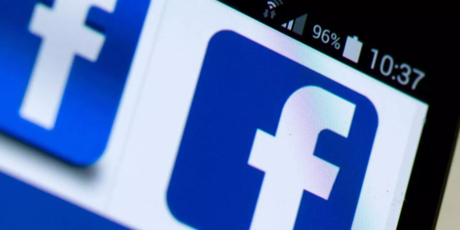 Trotz aller Kritik lockt die Social-Media-Plattform Facebook immer noch neue User an. (Archivbild)