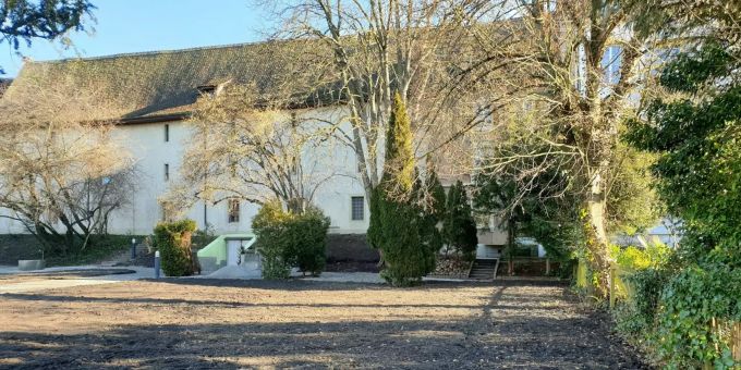 Der Garten der neuen Tagesstruktur GMS bietet viel Platz zum Spielen. Tagesstruktur GMS Garten