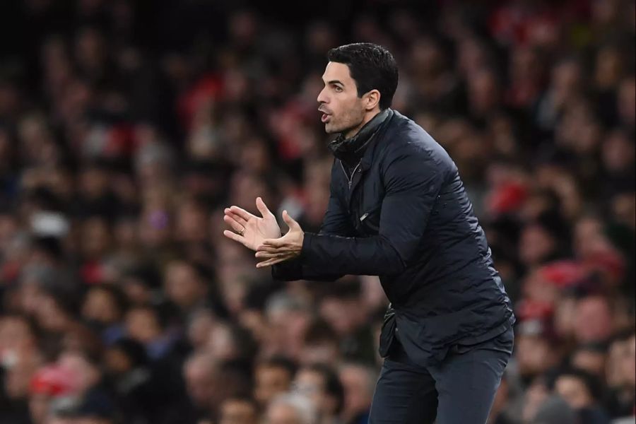 Arsenal-Coach Mikel Arteta feuert sein Team an (hier gegen Everton).