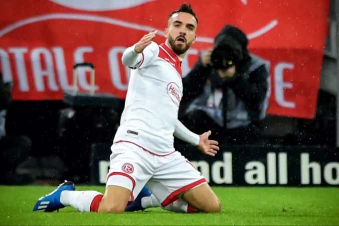 Düsseldorfs Kenan Karaman bejubelt seinen Treffer zum 1:0. Fortuna Düsseldorf Bundesliga