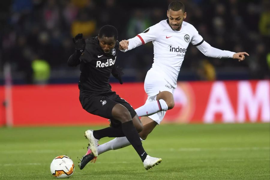 Der Schweizer Djibril Sow (r.) im Duell mit Mohamed Camara (l.).