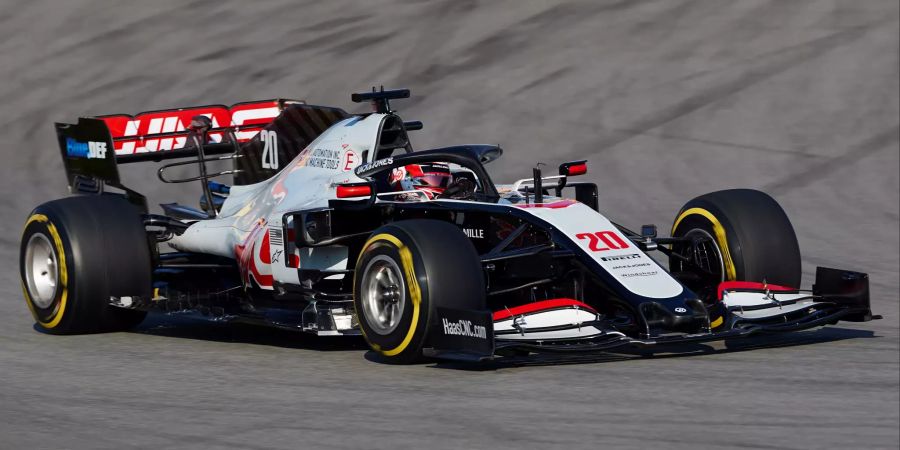 Kevin Magnussen am Steuer des Haas F1 VF-20 bei den Formel-1-Testfahrten in Barcelona.