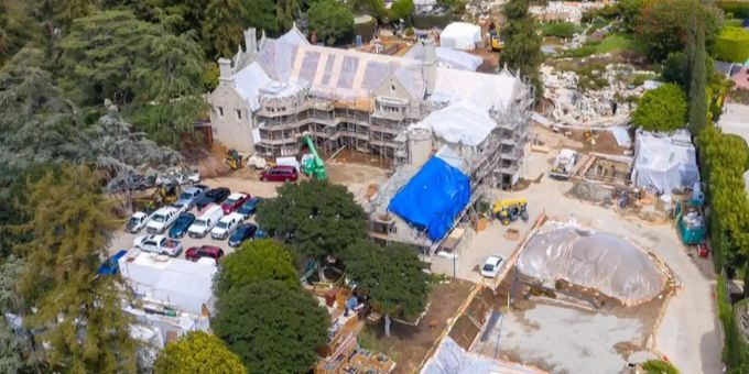 Grotte ausgetrocknet - Playboy-Mansion wird fast komplett abgerissen