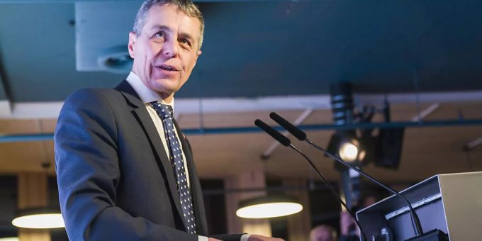 Aussenminister Ignazio Cassis sprach am Rande des WEF in Davos über die laufenden Gespräche mit der EU und den USA. Bezüglich EU-Rahmenabkommen und US-Handelsabkommen zeigte er sich optimistisch. (Archivbild) Ignazio Cassis