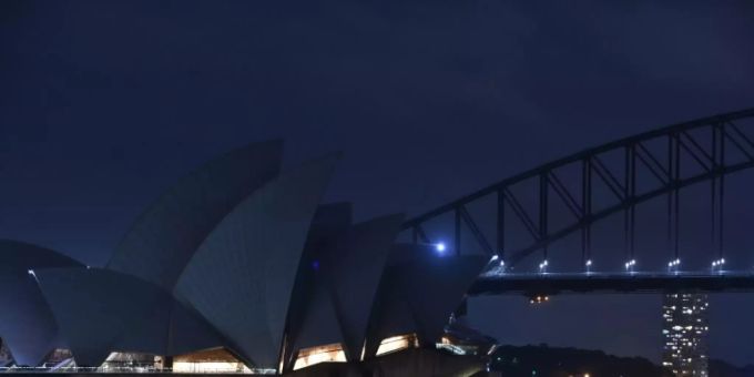 Die berühmte Oper im australischen Sydney lag am Samstagabend während einer Stunde im Dunkeln. Earth Hour