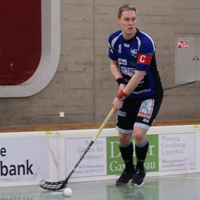 Spielertrainer Severin Mahni im Spielaufbau. Tigersharks Kulm, Severin Mahni