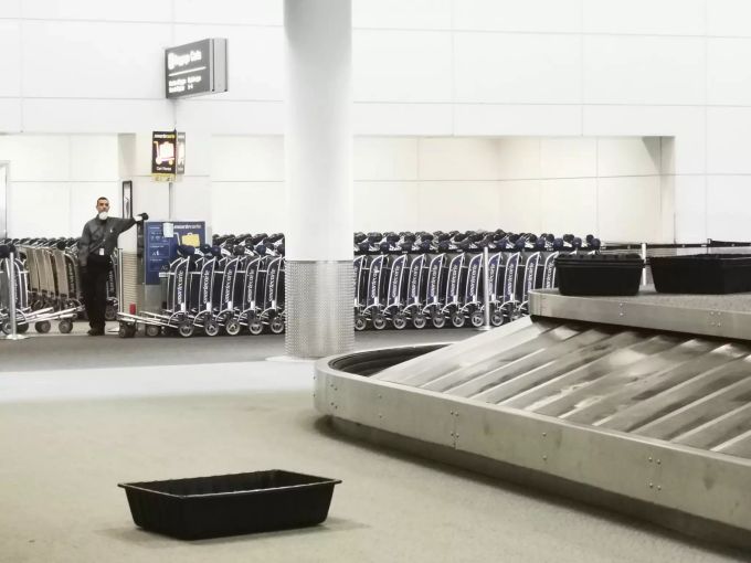 Der Flughafen in New York ist menschenleer. new york