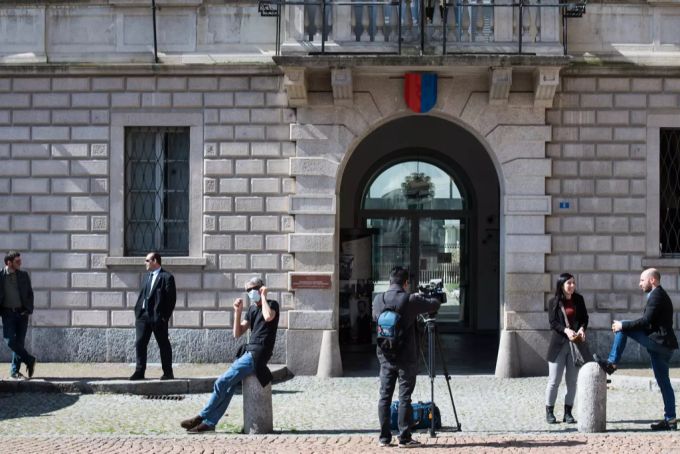 Journalisten warten auf eine Medienkonferenz zur Coronavirus-Krise, am Donnerstag, 19. März 2020, in Bellinzona. Coronavirus Tessin