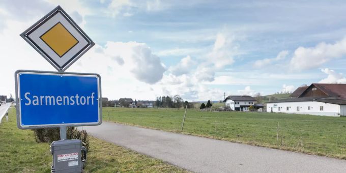 Ortseinfahrt in die Gemeinde Sarmenstorf. Sarmenstorf