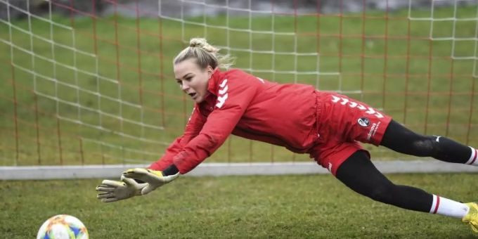 Nummer 1 beim SC Freiburg und beim DFB: Merle Frohms. Foto: Patrick Seeger/dpa Nummer 1 beim SC Freiburg und beim DFB: Merle Frohms. Foto: Patrick Seeger/dpa