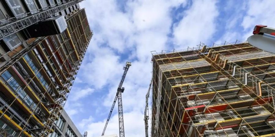 Auch die Pandemie hat den Immobilienboom in Deutschland nicht gestoppt - zum Leidwesen von Mietern und Wohnungskäufern. Foto: Jens Kalaene/dpa-Zentralbild/dpa