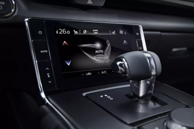 Das Display bietet mit seiner Darstellung eine sichere Fahrt. Aerni Garage Safenwil