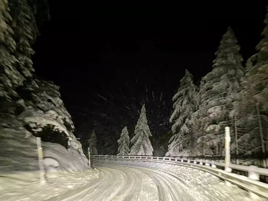 Der Julierpass ist zugeschneit.