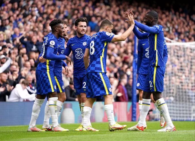 Die «Blues» bejubeln den fünften Treffer. FC Chelsea