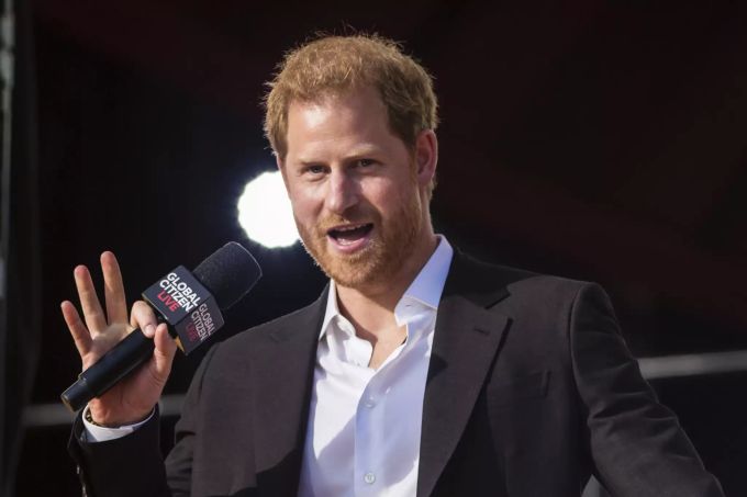 Prinz Harry fällt seinem Vater in den Rücken. prinz harry