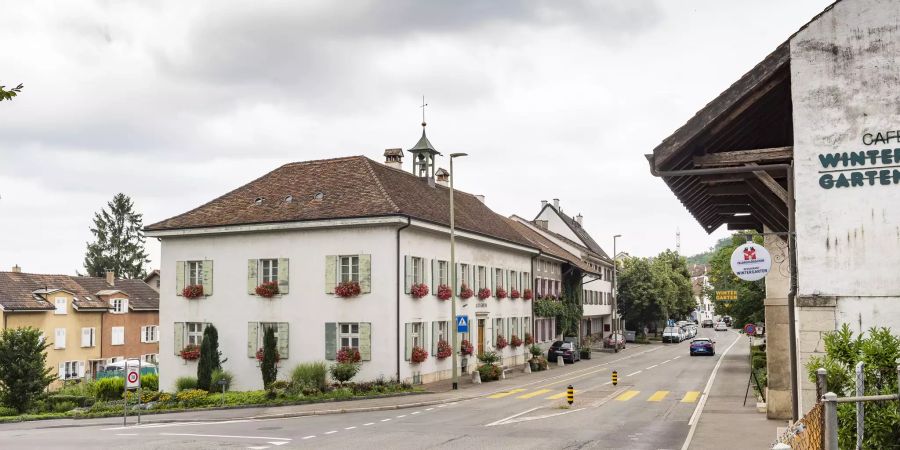 Altes Gemeindehaus an der Hauptstrasse des Eingangs von Münchenstein.