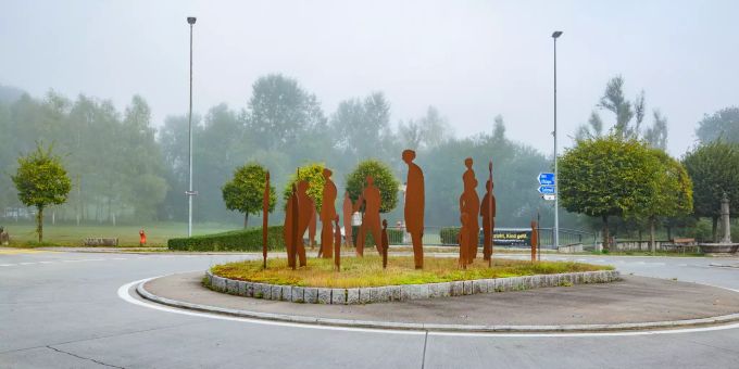 Autokreisel an der Hauptstrasse in Kölliken. Autokreisel an der Hauptstrasse in Kölliken.