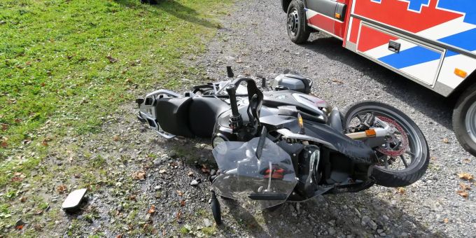 An den Fahrzeugen entstand Sachschaden. Kantonspolizei Glarus