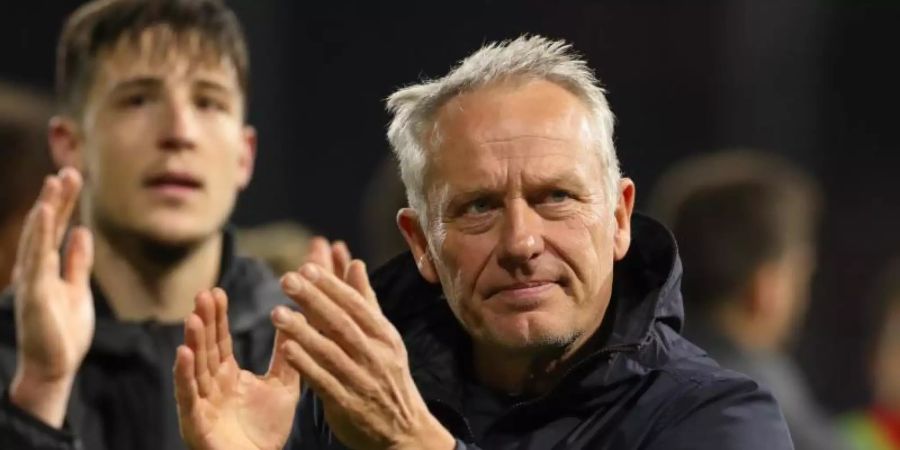 Christian Streich hofft, dass der FC Bayern schnell auf das Pokal-Aus reagiert. Foto: Friso Gentsch/dpa