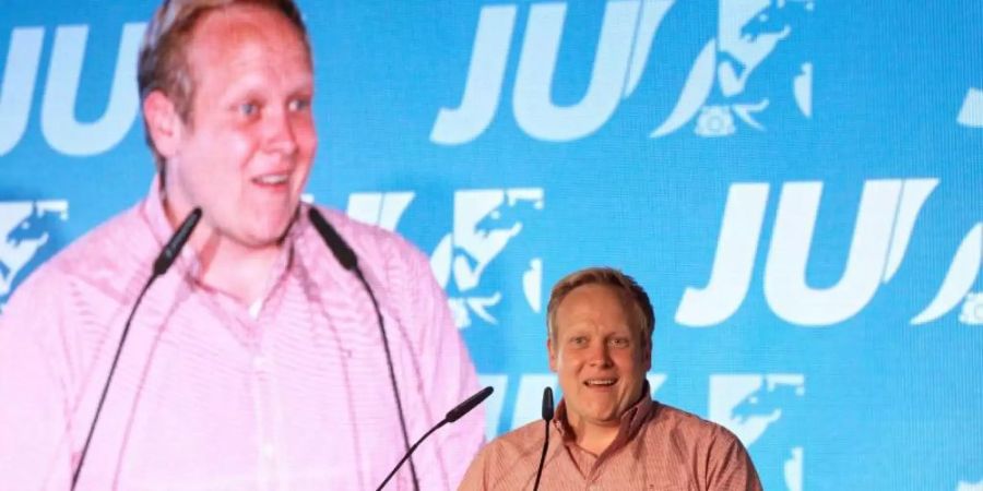 Tilman Kuban (r), Bundesvorsitzender der Jungen Union, spricht bei der NRW-Landesdelegiertentagung. Die Nachwuchsorganisation von CDU und CSU will das Wahlergebnis beim Deutschlandtag in Münster aufarbeiten. Foto: Henning Kaiser/dpa