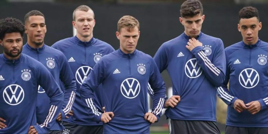 Deutschland bestreitet gegen Rumänien das 982. Länderspiel: Serge Gnabry (l-r), Thilo Kehrer, Lukas Klostermann, Joshua Kimmich, Kai Havertz und Jamal Musiala beim Training. Foto: Marcus Brandt/dpa