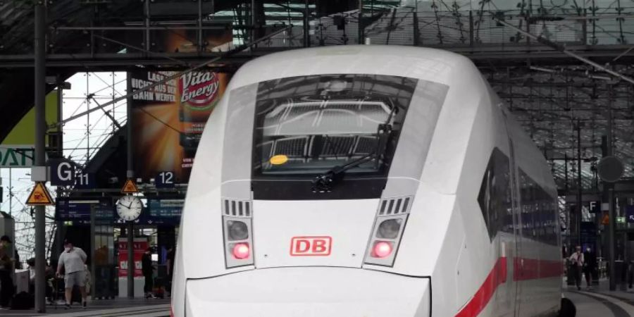 Ein ICE im Berliner Hauptbahnhof. Foto: Carsten Koall/dpa
