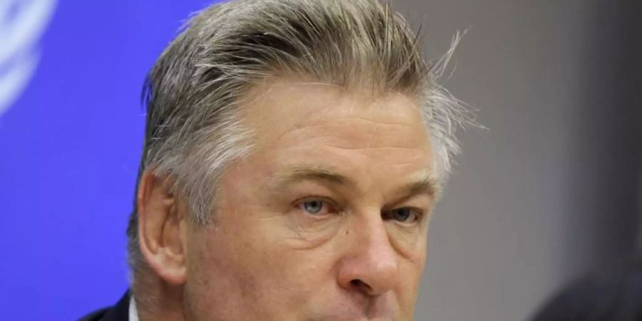 Alec Baldwin darf sich zu den Ermittlungen momentan nicht äussern. Foto: Seth Wenig/AP/dpa