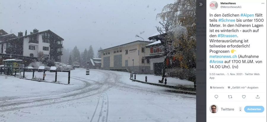 In Arosa GR braucht es auf den Strassen bereits die Winterausrüstung.