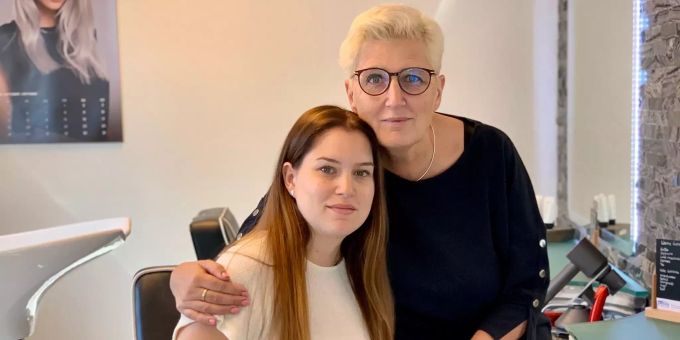 Kirsten Randone (rechts) arbeitet mit ihrer Tochter Tatjana zusammen. Family Coiffeur Embrach