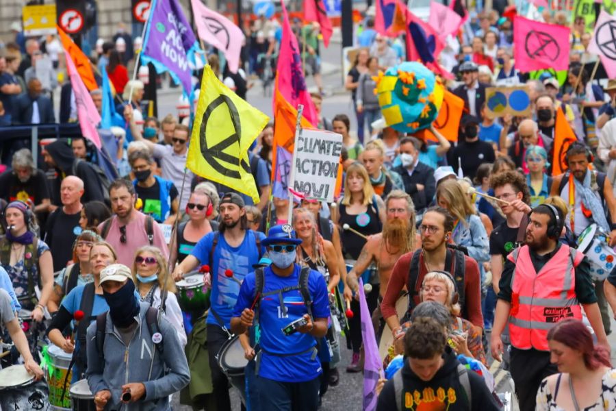 Tausende demonstrierten in London für mehr Klimaschutz.