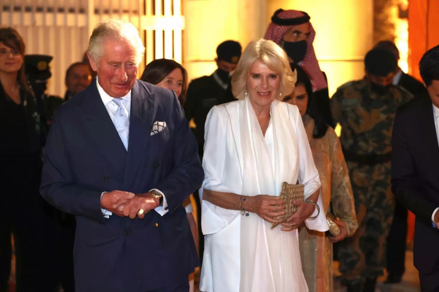 Prinz Charles und Camilla bringen Weihwasser aus Jordanien mit.