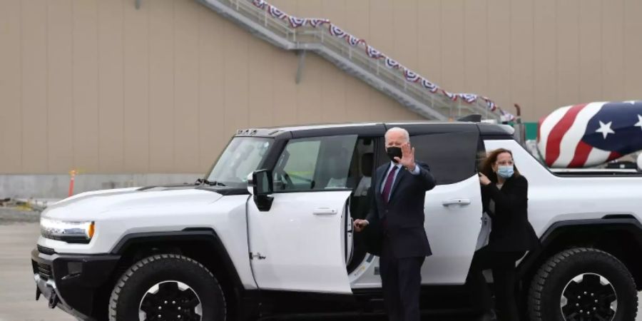 Biden mit E-Hummer