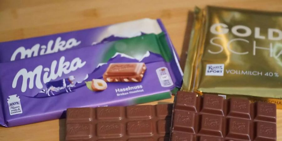 Der Schokoladenhersteller Milka streitet mit einem kleinen Londoner Unternehmen um die Verwendung der Farbe Lila auf den Verpackungen. (Symbolbild)