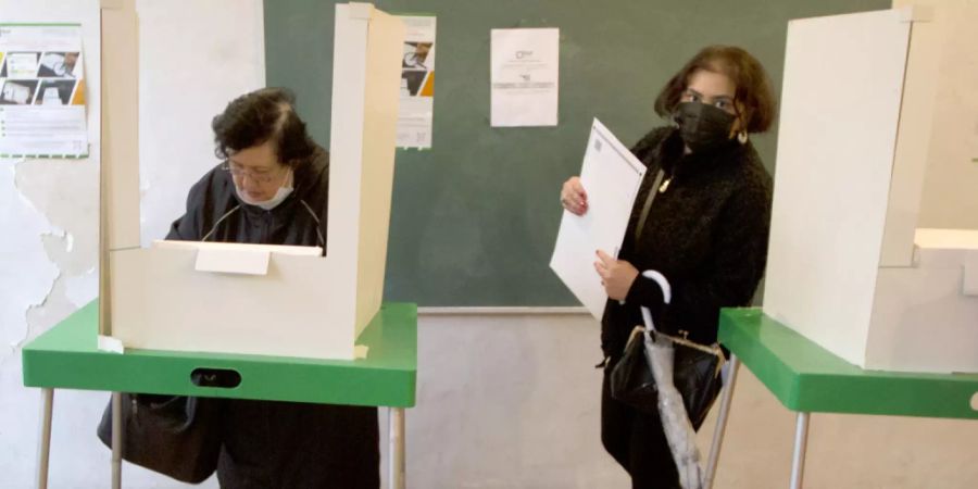 Ein Wahllokal in Tiflis. Foto: Shakh Aivazov/AP/dpa