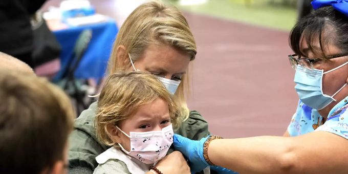 Kinder leiden unter der Corona-Pandemie besonders stark. Kliniken in Deutschland und der Schweiz sind laut der Soziologin Tanja Krones voll von psychosomatisch erkrankten Kindern. (Symbolbild) Kinder leiden unter der Corona-Pandemie besonders stark. Kliniken in Deutschland und der Schweiz sind laut der Soziologin Tanja Krones voll von psychosomatisch erkrankten Kindern. (Symbolbild)