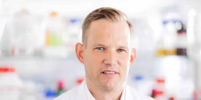 Hendrik Streeck ist ein deutscher Virologe und Mitglied des Corona-Expertenrats der deutschen Bundesregierung. hendrik streeck maskenpflicht virologe