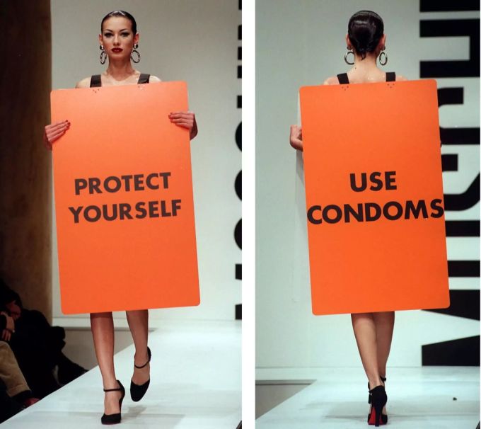 Models werben für Kondome. Aids