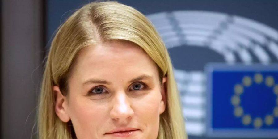 Frances Haugen auf dem Weg zu einer Anhörung des Ausschusses für Binnenmarkt und Verbraucherschutz des EU-Parlaments. Foto: Benoit Doppagne/BELGA/dpa