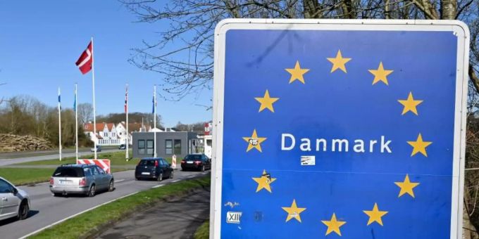 Die Einreise nach Dänemark ist nach wie vor möglich, ab dem 27. Dezember muss man unabhängig vom Impfstatus aber im Besitz eines negativen Corona-Tests sein. Foto: Carsten Rehder/dpa Die Einreise nach Dänemark ist nach wie vor möglich, ab dem 27. Dezember muss man unabhängig vom Impfstatus aber im Besitz eines negativen Corona-Tests sein. Foto: Carsten Rehder/dpa
