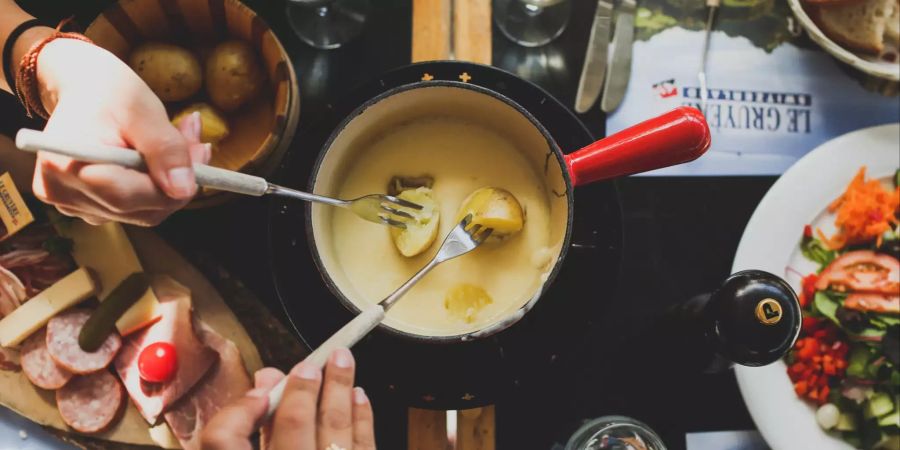 Fondue mit Kartoffeln Obenansicht