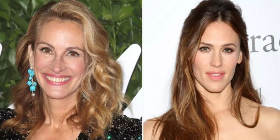 Julia Roberts (l.) tritt ihren Job an Jennifer Garner ab.