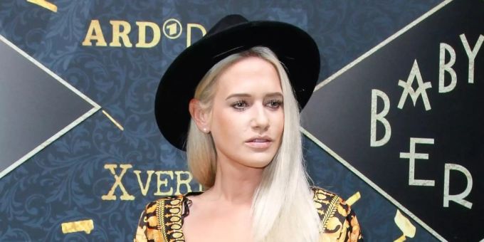 Auch Baby - Model Sarah Knappik infizierte sich mit dem Coronavirus