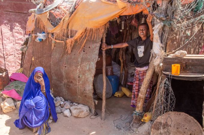 Lang anhaltende politische Unruhen und zunehmend häufiger auftretende Wetterextreme haben in Somalia zu einem erhöhten Bedarf an humanitärer Hilfe geführt. Familie in Somalia